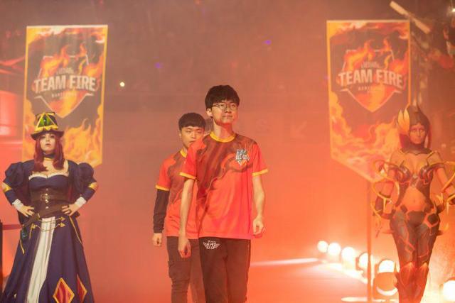 现以及中场 现以及中场