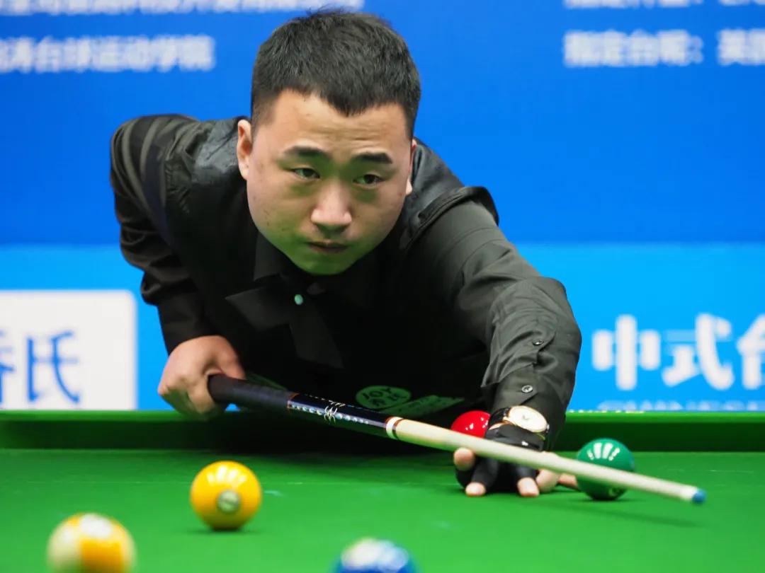 他们通过紧 他们通过紧