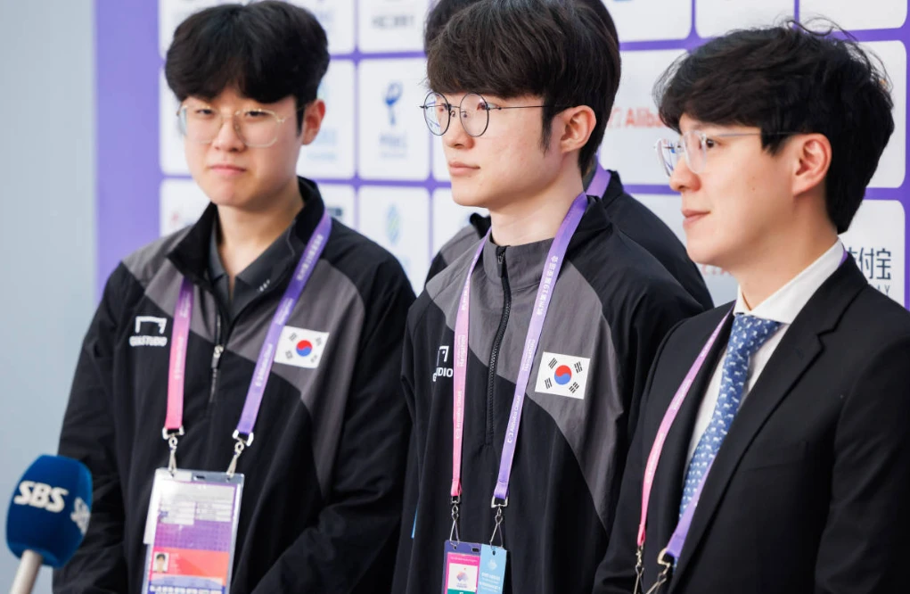 展示了他现 展示了他现