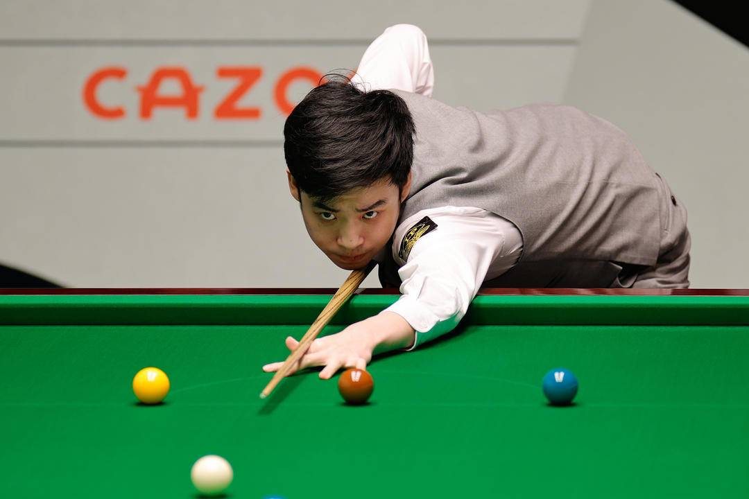 加强体育设 加强体育设