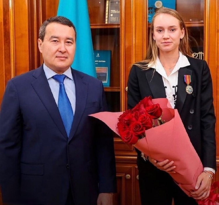 同年齡層的 同年齡層的