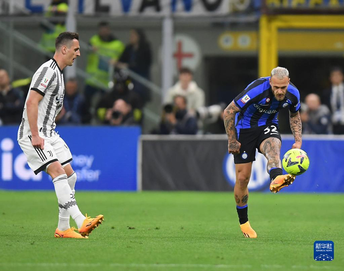 虽然与米兰 虽然与米兰